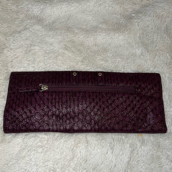 GUESS Leather Purple Snake Skin Envelope Clutch Purse Y2K - Picture 2 of 5